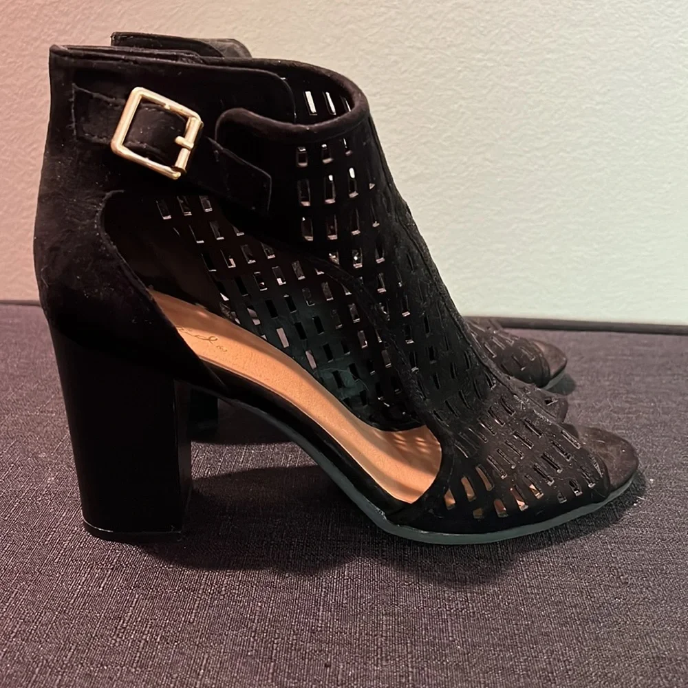 Heels - Picture 1 of 3